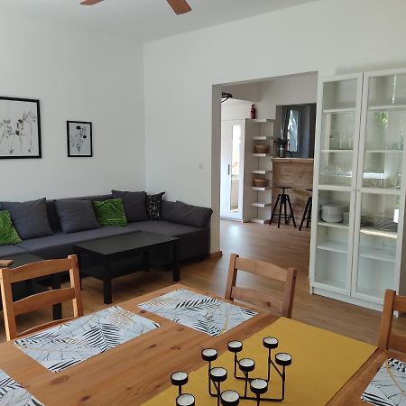 Flora House 3 Minutes From Lake Balaton Kestel Dış mekan fotoğraf